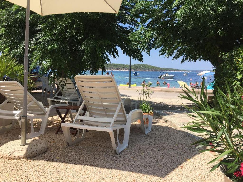 Apartments And Rooms Villa Luci Barbat na Rabu Ngoại thất bức ảnh